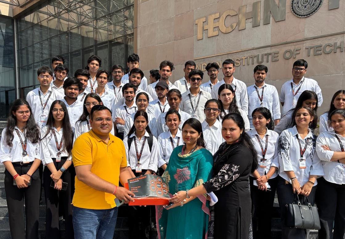 DCS OF GIET ORGNAIZED AN INDUSTRIAL VISIT TO IIT DELHI